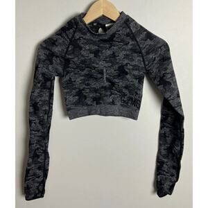 Gymshark Adapt Seamless Dry Long Sleeve Camo Crop Top Black/Gray Size Small